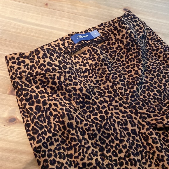 NWOT OLD NAVY Leopard print Stevie pointe pants - Picture 2 of 4
